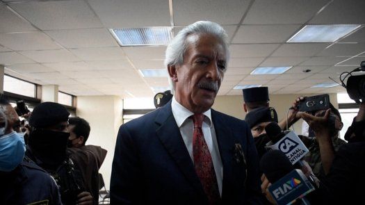 Periodista guatemalteco reitera acusación contra presidente y fiscal por su arresto