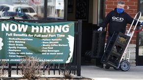 El número total de personas en Estados Unidos recibiendo ayuda por desempleo para la semana que concluyó el 14 de mayo subió también ligeramente, a 1.346.000.