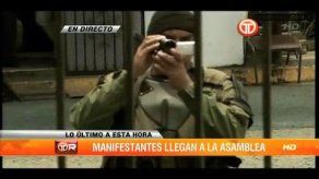 Opositores a proyecto llegan a la Asamblea