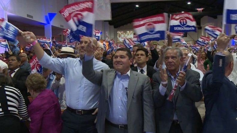Entregan credenciales a miembros del CEN y autoridades del PRD