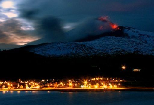 Chile en alerta roja y Argentina atenta al volcán Copahue