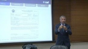 MEF niega favoritismo en compra de autobuses