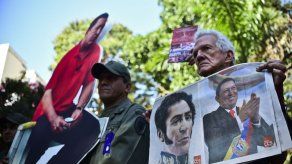 Oficialismo empapelará Caracas con imágenes de Chávez y Bolívar en acto de desagravio