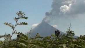 Erupción del volcán Momotombo afecta comunidades en Nicaragua