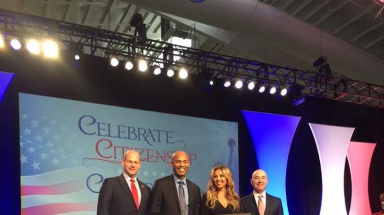 Thalia y Mariano Rivera reconocidos por su contribución a Estados Unidos