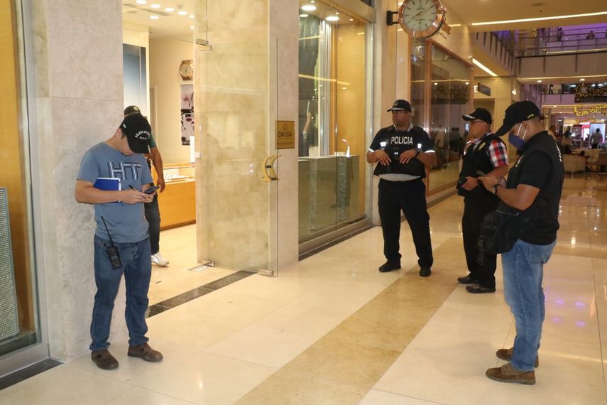 Robo en joyería en Multiplaza.