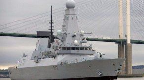Destructor británico parte hacia las Malvinas