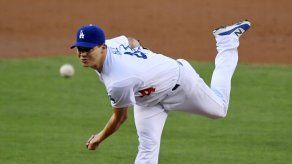 Los Dodgers ganan 5-1 a los Padres con un dominante Hill