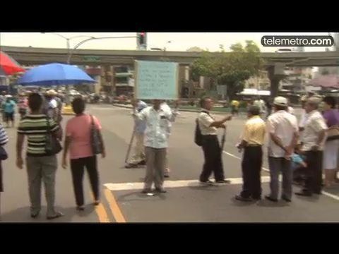 Jubilados no quieren que aumento sea escalonado, siguen protestas