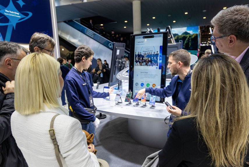 Las innovaciones de HONOR han recibido un reconocimiento generalizado, ganando más de 50 premios de medios en el MWC 2025 por sus innovaciones en IA y productos excepcionales. Las innovaciones de HONOR han recibido un reconocimiento generalizado, ganando más de 50 premios de medios en el MWC 2025 por sus innovaciones en IA y productos excepcionales.