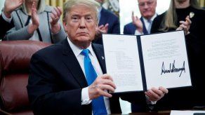 Trump renuncia a crear una Fuerza Espacial independiente en EE.UU.