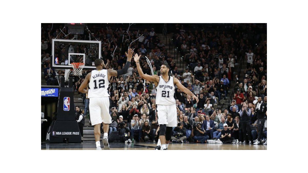 Aldridge y los Spurs amplían su invicto en su campo