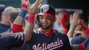 HR de Parra encamina triunfo de Nats ante Rojos