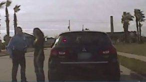 Policía juega broma a su novia para proponerle matrimonio