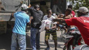 La agencia de protección civil de Haití dijo que se esperaban fuertes vientos, fuertes lluvias, marejada, deslizamientos de tierra e inundaciones.