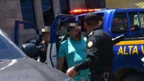 Arrestan a falso médico que ofrecía vacuna contra coronavirus a indígenas en Guatemala