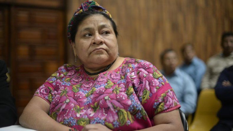 Rigoberta Menchú exige renuncia de presidente guatemalteco por corrupción