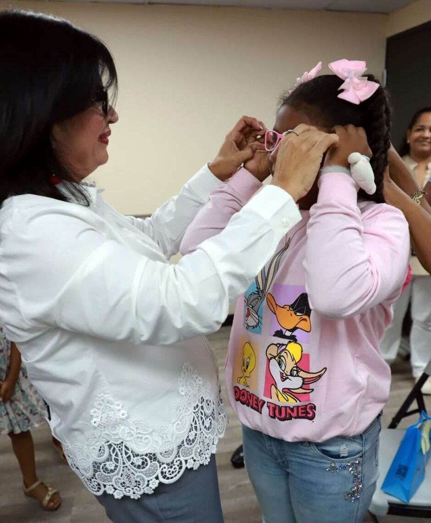 31 estudiantes con necesidades visuales recibieron el beneficio de los lentes gratuitos. 31 estudiantes con necesidades visuales recibieron el beneficio de los lentes gratuitos. 