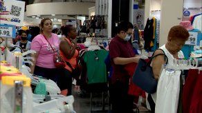 Panameños aprovechan el día de asueto para hacer sus compras navideñas