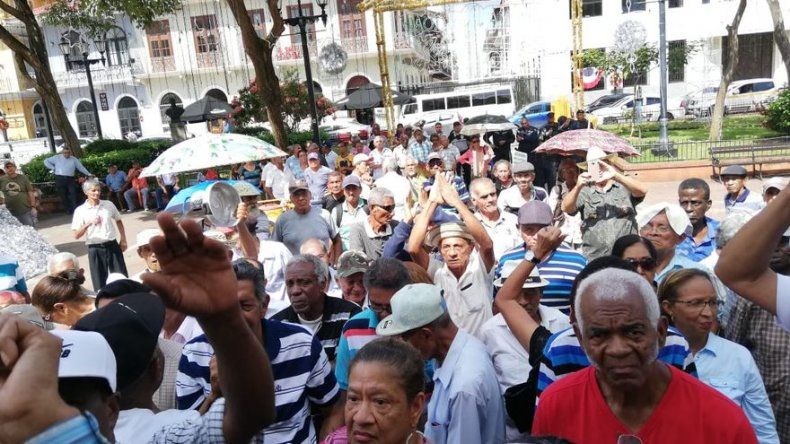 Ejecutivo presenta propuesta a jubilados y acuerdan nueva reunión para 12 de diciembre