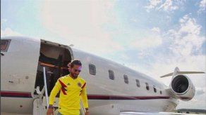 Maluma no pierde las ganas de animar a su selección ni tras su robo millonario