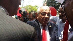 Profesor Justo Medrano se inscribe como candidato a rector de la UP
