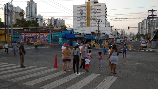 Moradores de Pueblo Nuevo, cierran vía Tránsismica