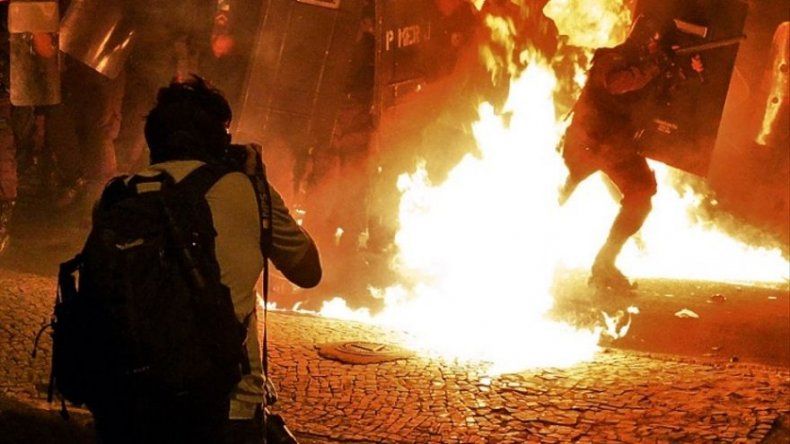 Entre protestas y ovaciones el Papa llega a Brasil