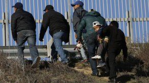 EEUU: Trasladan a migrantes de Texas a California