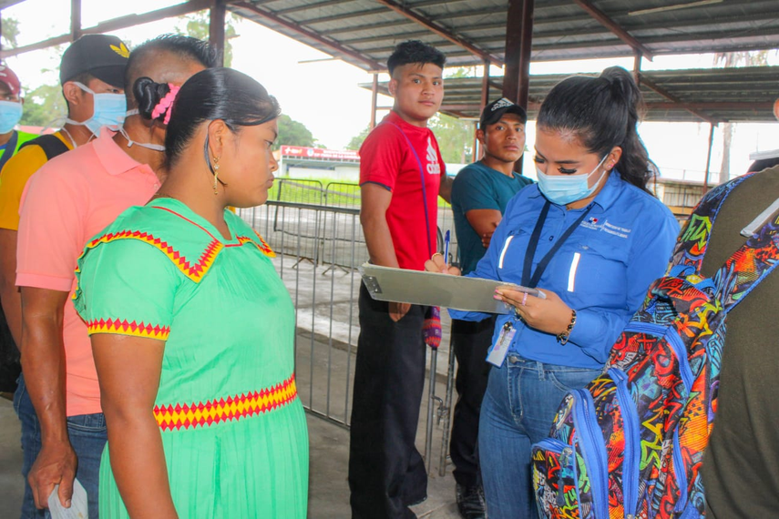 Trabajadores Ngabe realizan proceso de verificación para su traslado a Costa Rica.&nbsp;