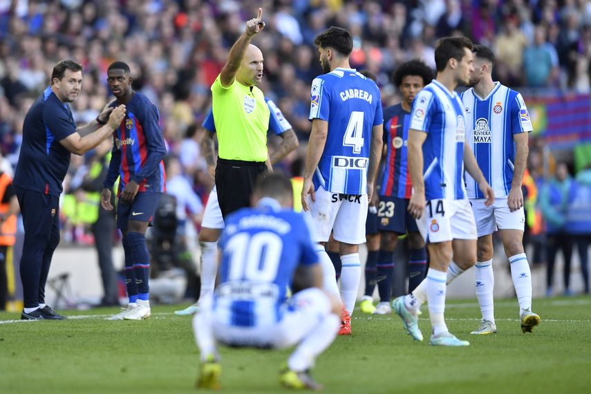 El Barcelona despide el año con un empate ante el Espanyol