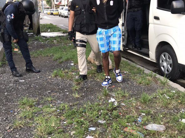 Uno de los tres aprehendidos en operativo antipandillas en Colón.