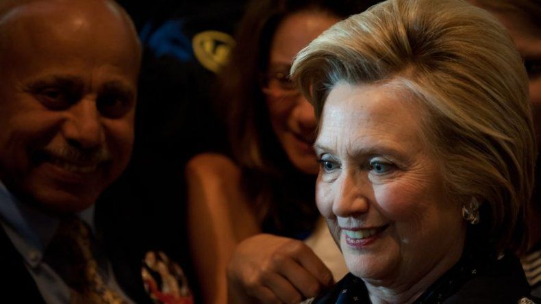Clinton califica de vergonzosas declaraciones de Trump tras atentado