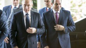 Putin llega a Egipto para abordar crisis en Oriente Medio y planta nuclear
