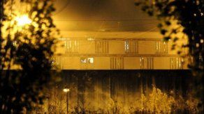 Un francotirador mata a un reo desde fuera de una cárcel