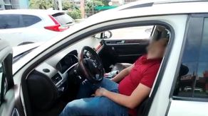 Conductor en embriaguez se quedó dormido en pleno semáforo: Esto sucedió