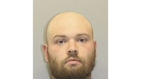 Tanner Lynn Horner, de 31 años, fue arrestado bajo cargos de secuestro y asesinato de la menor de 7 años, Athena Strand.