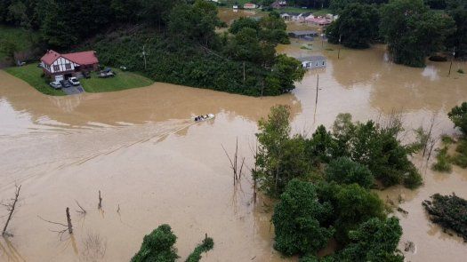 Casi una decena de muertos tras devastadoras inundaciones en Kentucky