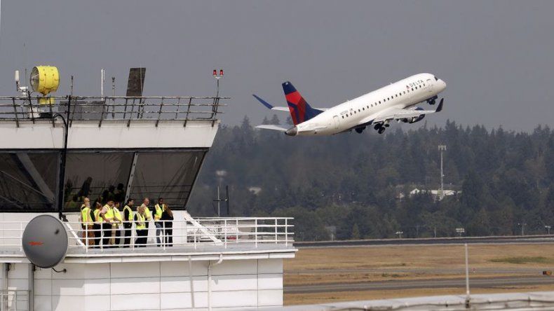 Aeropuerto de Seattle revisa seguridad tras robo de avión