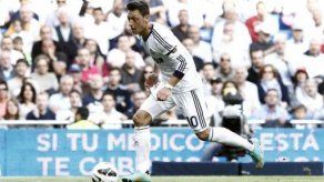 Real Madrid resuelve victoria con doblete de Ozil
