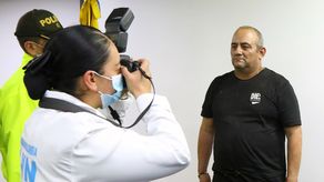 Dairo Antonio Úsuga David fue extraditado de Colombia el miércoles por la tarde a Estados Unidos, donde tres cortes lo solicitan para responder por delitos asociados al narcotráfico.