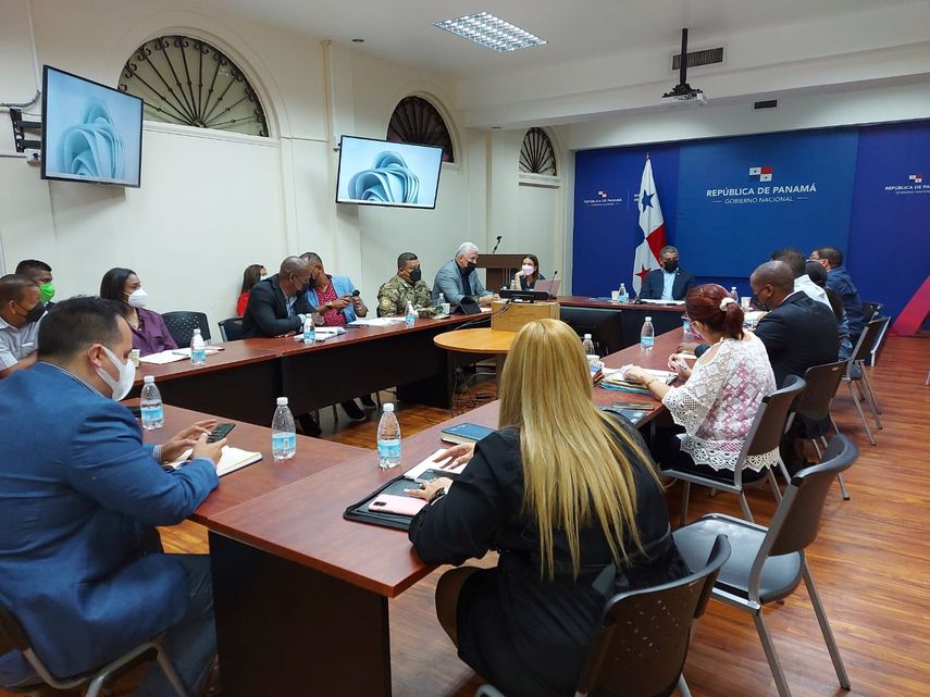 Las autoridades del Ministerio de Salud