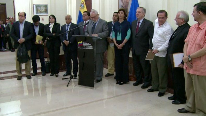 Gobierno y oposición venezolana avanzan en diálogo de pacificación