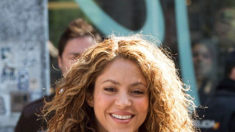 Shakira y Carlos Vives defienden “La bicicleta” ante un juez