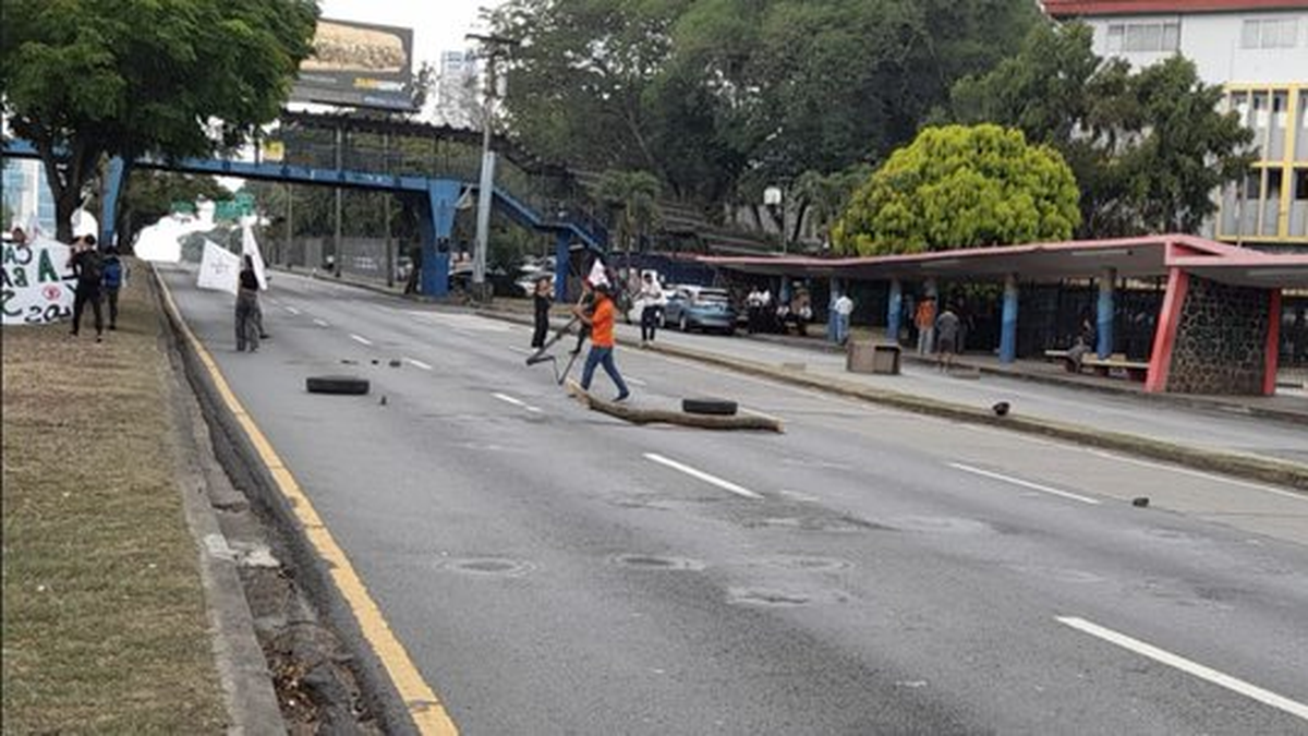 Continúan Las Protestas Frente Universidad De Panamá