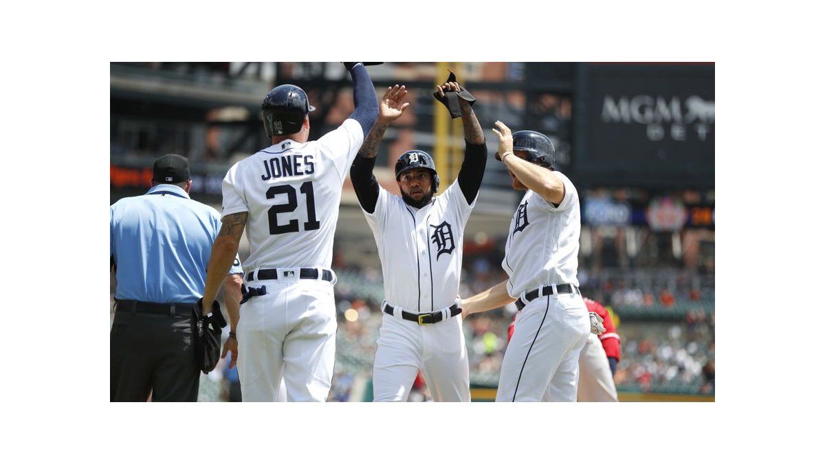 Triple de Víctor Reyes guía triunfo de Tigres ante Angelinos