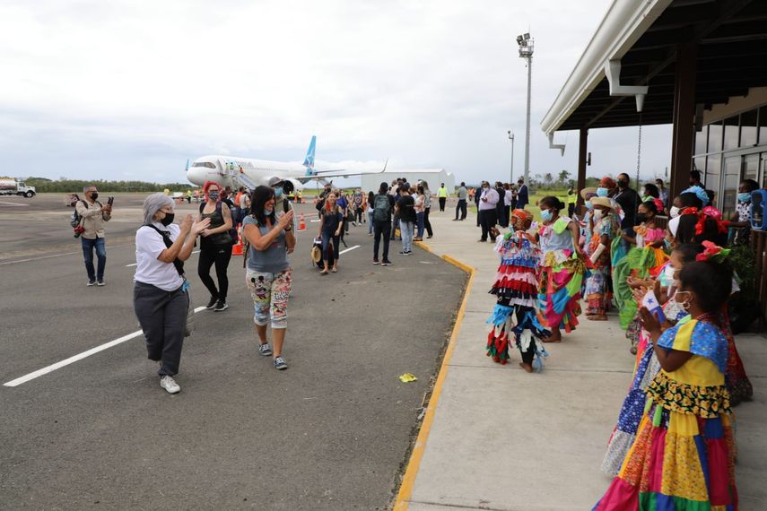Abordan 156 turistas canadienses﻿ a Panamá en vuelos de la aerolínea Air Transat.