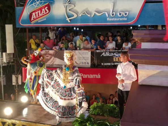 Paseo folclórico del Martes de Carnaval en Las Tablas