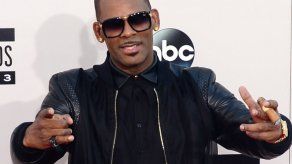 R. Kelly contraataca y revela que sufrió abuso sexual en una canción de 19 minutos