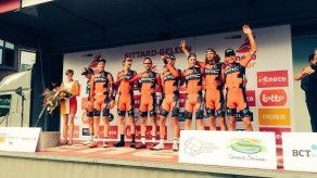 El BMC gana la contrarreloj por equipos y Rohan Dennis es el nuevo líder